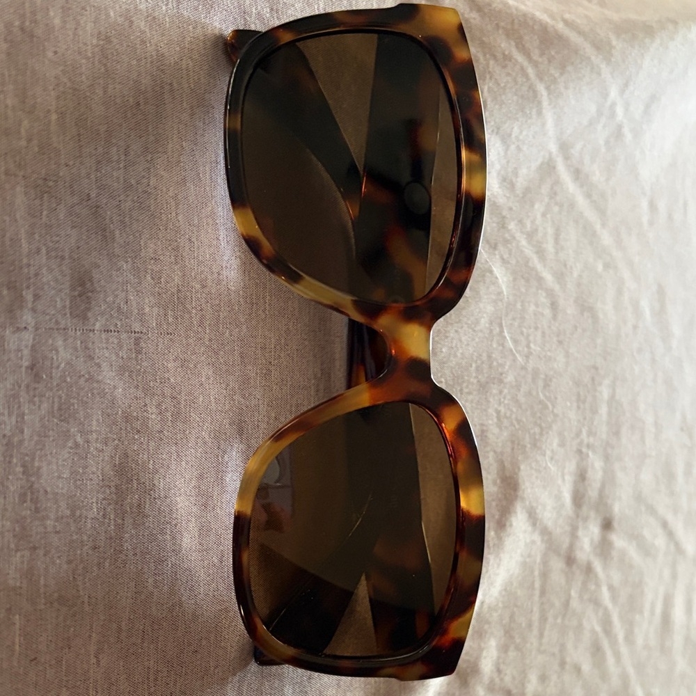 Peepers Tortoise Shell Sunglasses